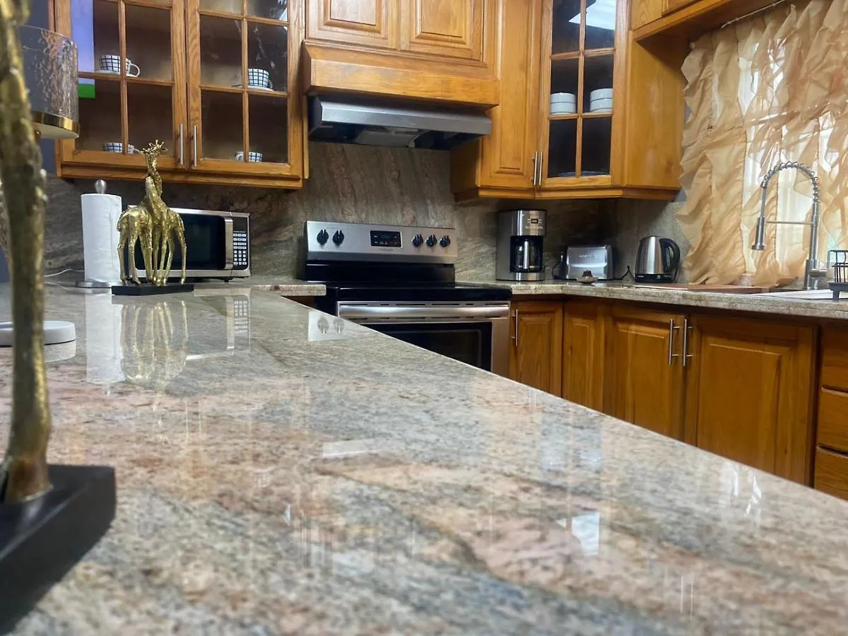 شقة Blissett Apt, Your Jamaican Home كينغستون