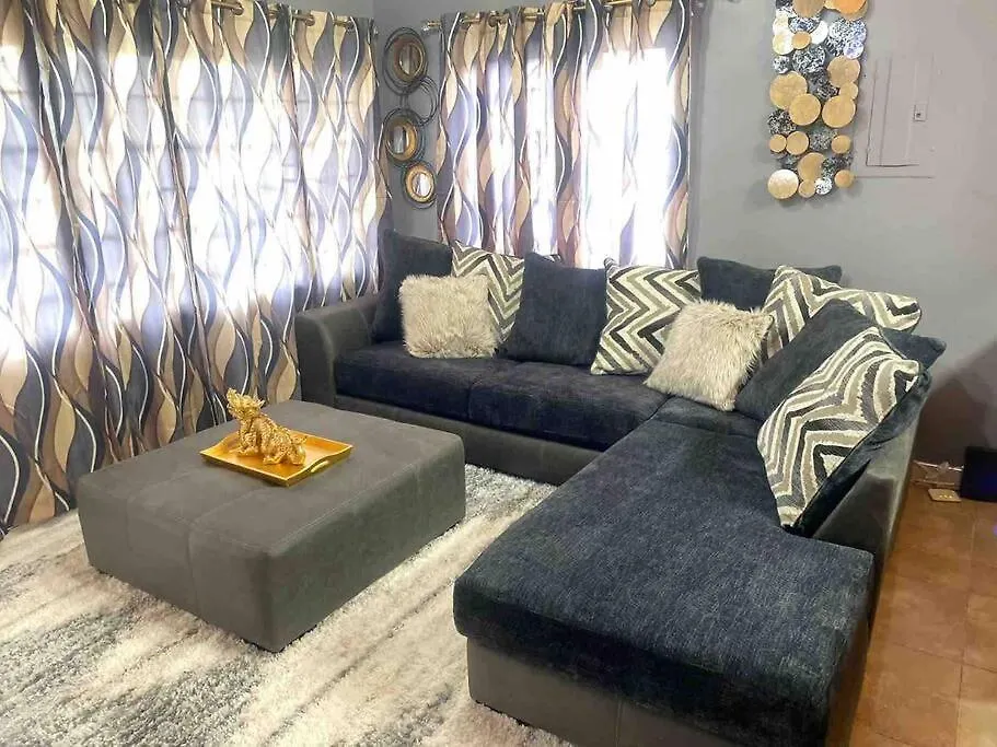 Blissett Apt, Your Jamaican Home كينغستون